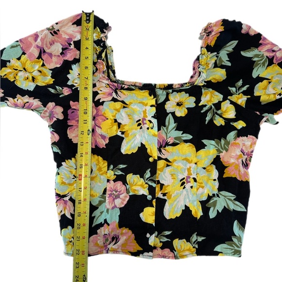 Who What Wear Black Floral Linen Long Sleeve
Smocked Button Top - Women’s L - Picture 6 of 8